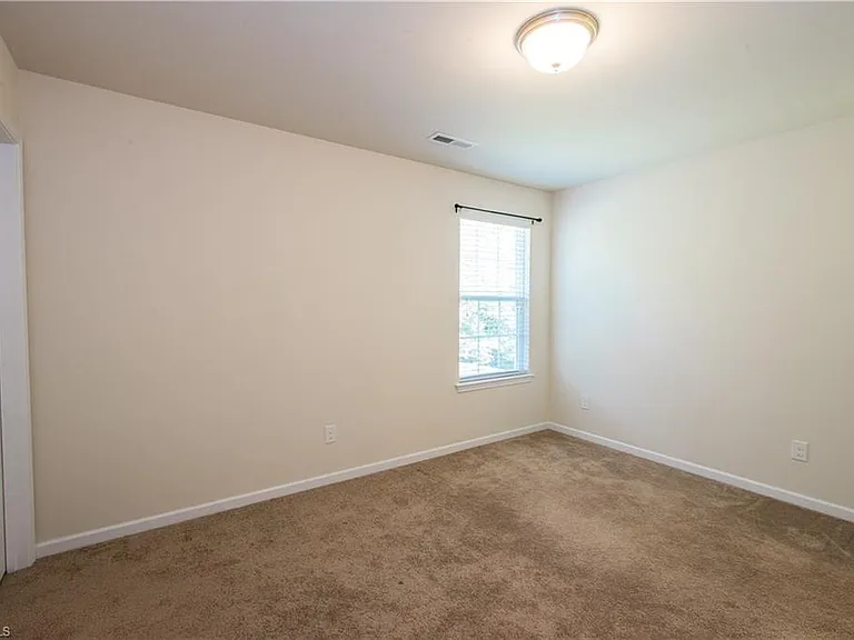 2110 Longburn Dr — Photo 17