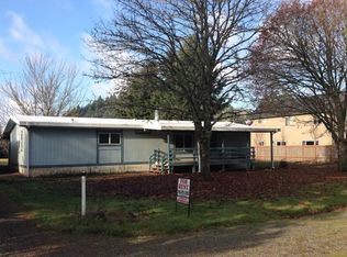 215 Division St NE, Silverton, OR 97381
