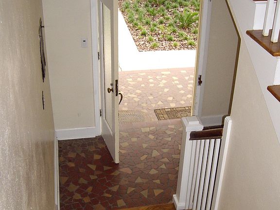 2nd image of 1123 SW 5th Ave APT D