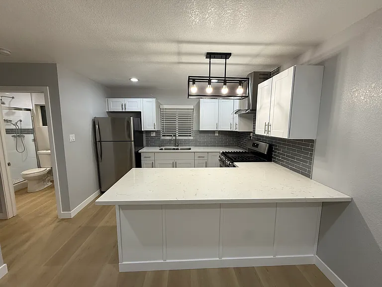 13112 Fenton Ave — Photo 3