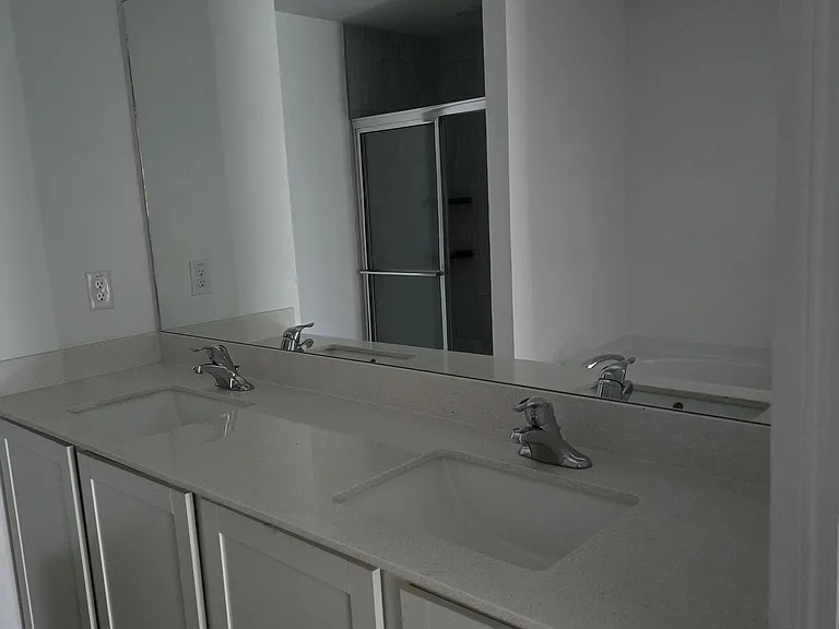 1421 Bush St W — Photo 10