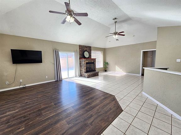 2nd image of 2302 NE 35th St
