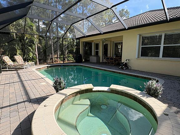4th image of 2585 SE Stonebriar Way