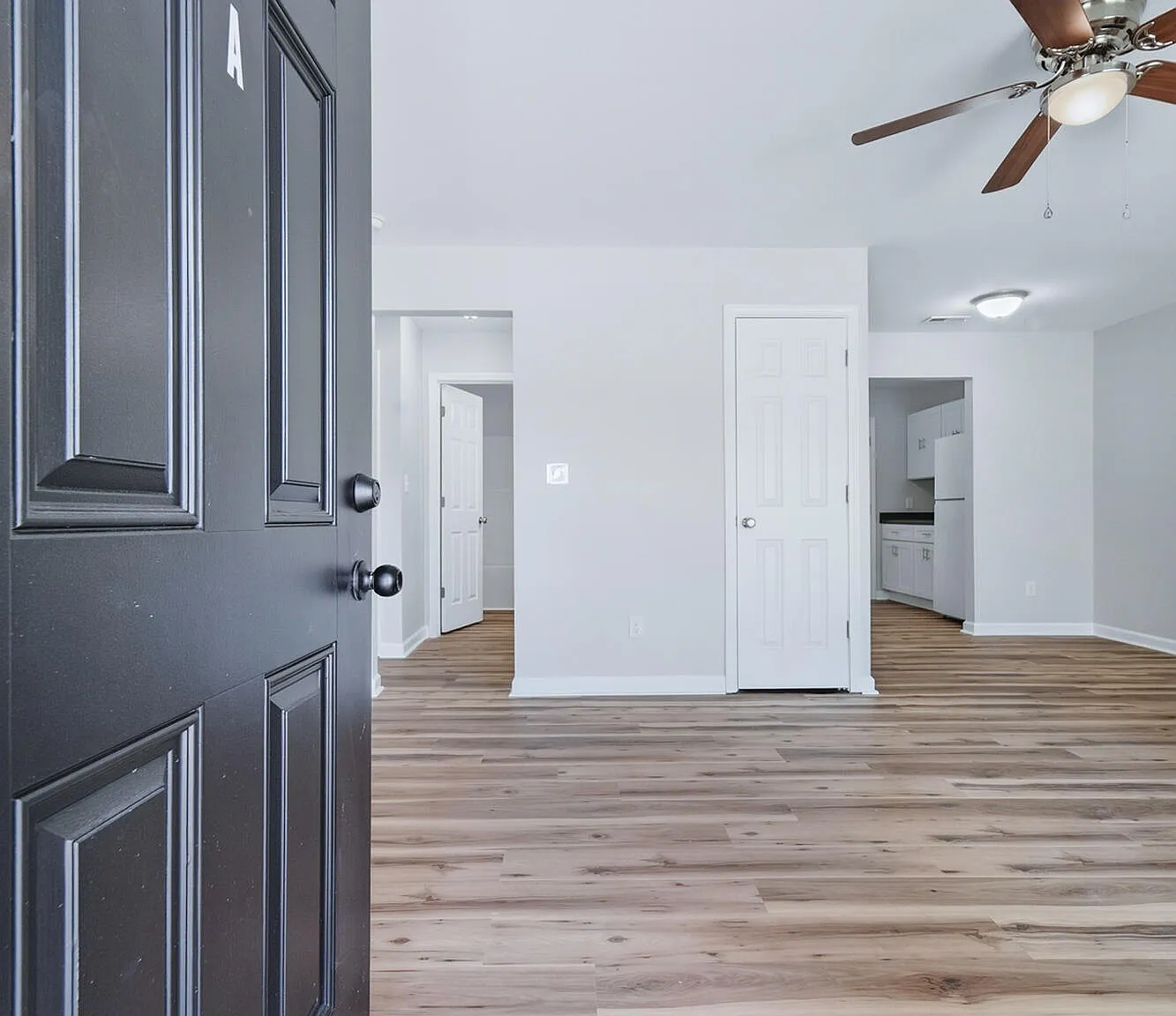 2 bed, 1.0 bath, 827 sqft, $1,395 — Photo 2