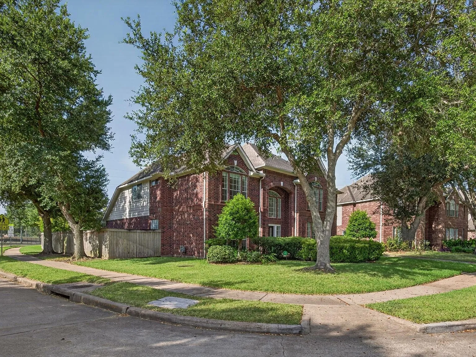 4 bed, 3.5 bath, 3582 sqft, $4,000 — Photo 4