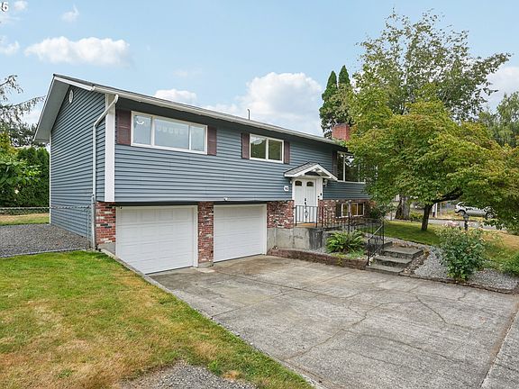 2nd image of 902 SE Atherton Ave