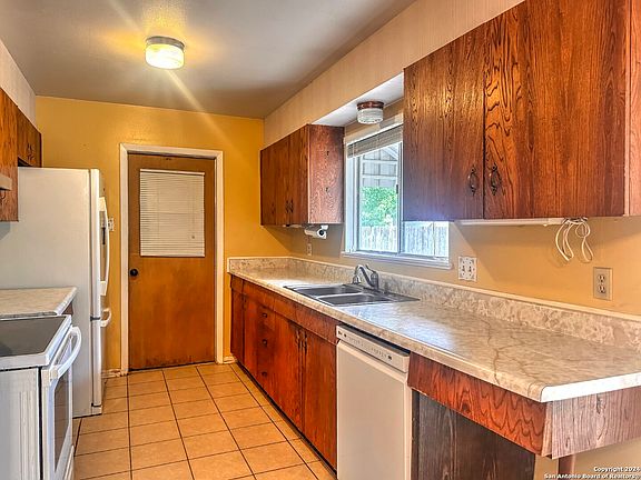 5th image of 4223 PARKWOOD DR