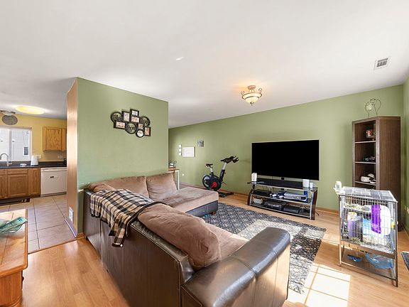 3rd image of 2702 Canyon Dr