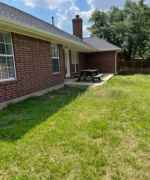 4109 Bedford Dr — Photo 2