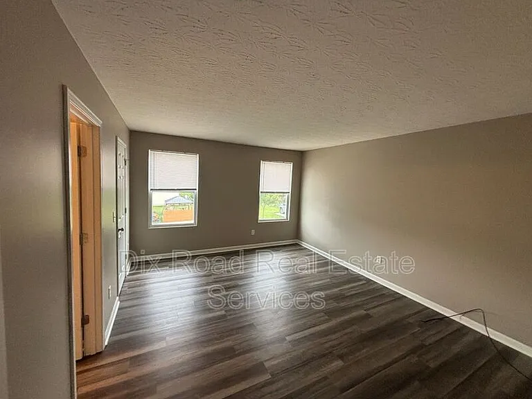 424 W Kemper Rd — Photo 23