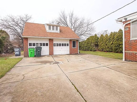2nd image of 952 E 237th St