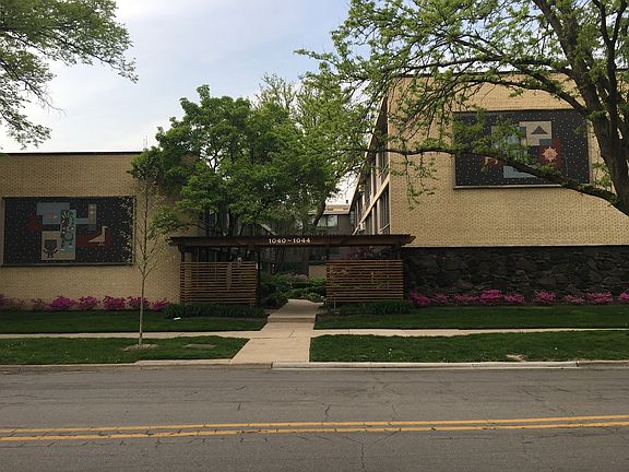 3rd image of 1044 Ontario St APT 2C