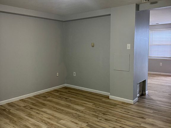 4th image of 96 Carroll View Ave