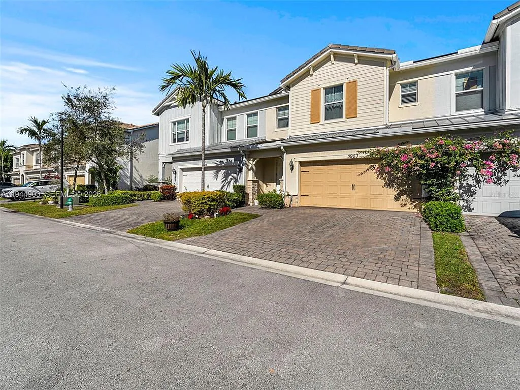3 bed, 2.5 bath, 1768 sqft, $4,300 — Photo 4