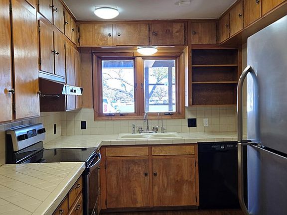 4th image of 2613 Dena Dr