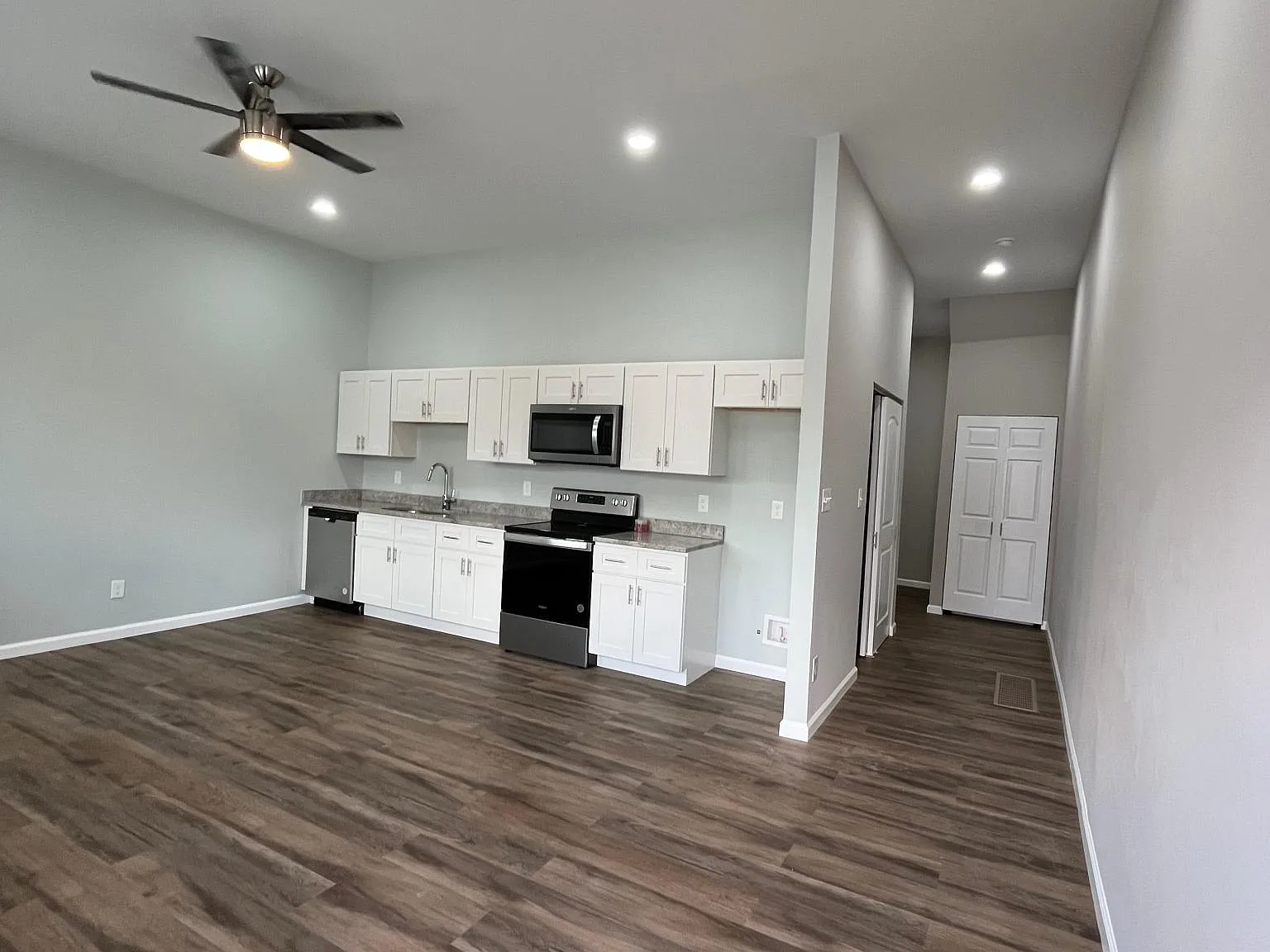 2 bed, 740 sqft, $1,200 — Photo 1