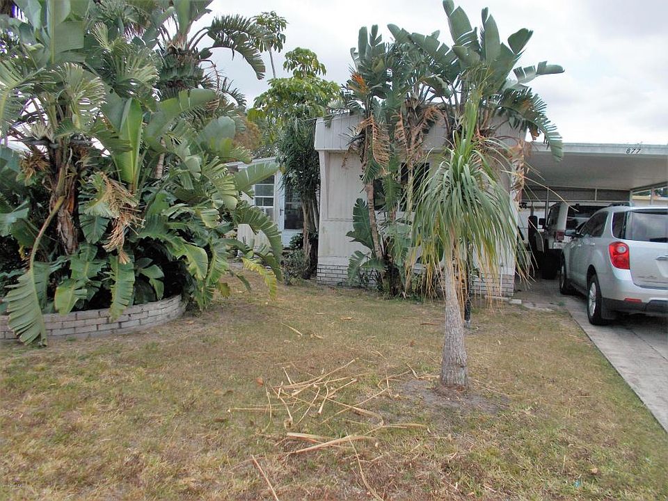 2nd image of 877 Hawthorn Cir