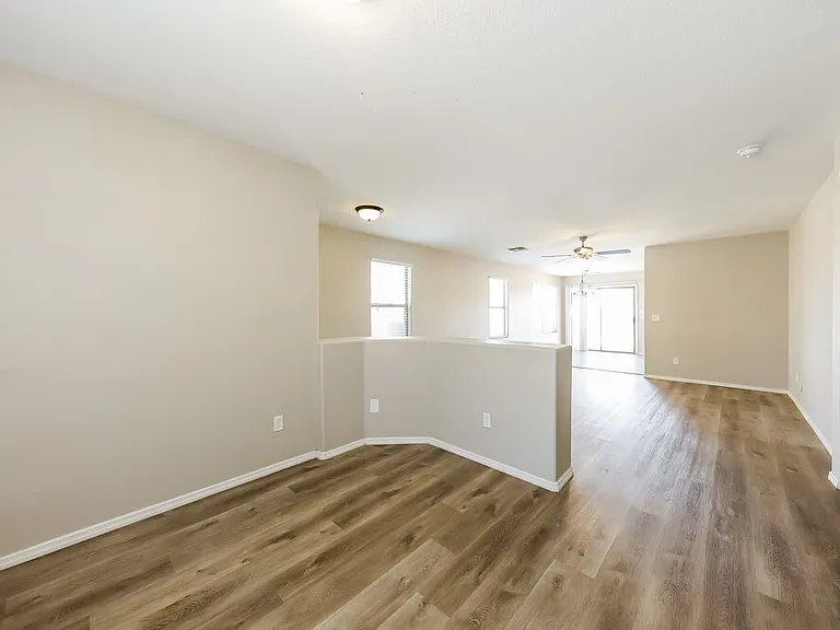 13122 W Clarendon Ave — Photo 9