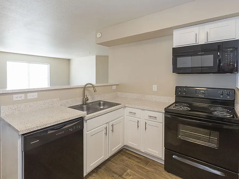 Constitution Square Apartments — Photo 17