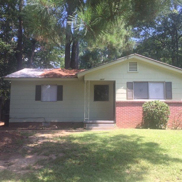 1st image of 3837 Camilla Dr