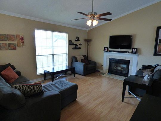 2nd image of 1409 Windgrove Ln