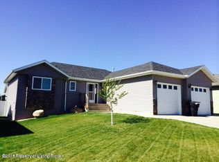745 16th Ave E, Dickinson, ND 58601