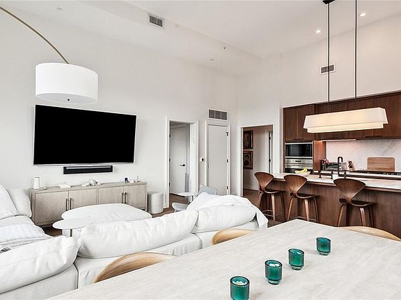 5th image of 1001 Julia St Unit 2B