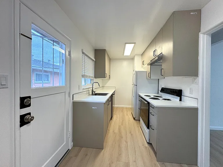 994 Karol Way #C — Photo 3