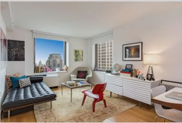 Sold by Avenue Real Estate | media 22