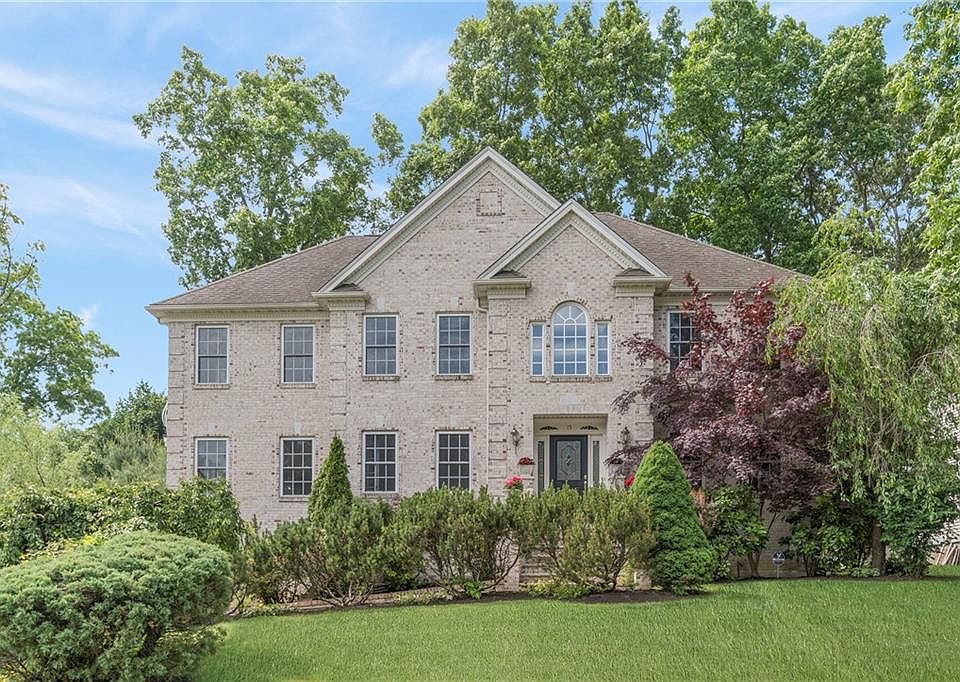 1st image of 15 Millers Brook Dr