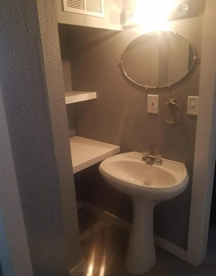 555 B — Photo 3