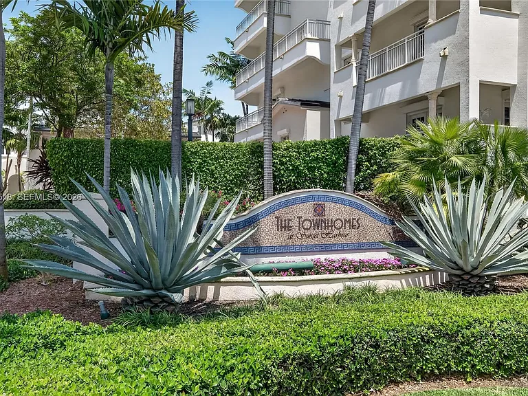 1413 Sunset Harbour Dr #209 — Photo 2