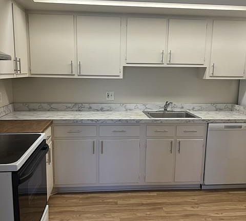 4th image of 25 Stonehenge Cir APT 7