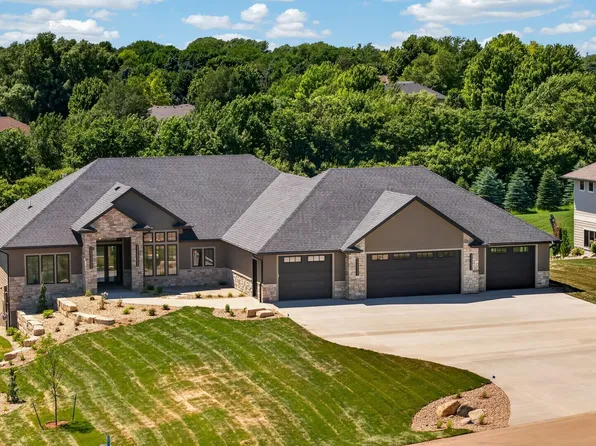 1207 S Stoakes Ave, Sioux Falls, SD 57110