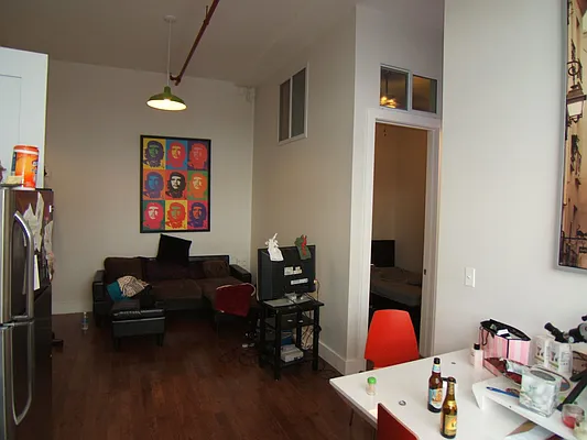 Rented by Joel Weisz, LREB | media 24