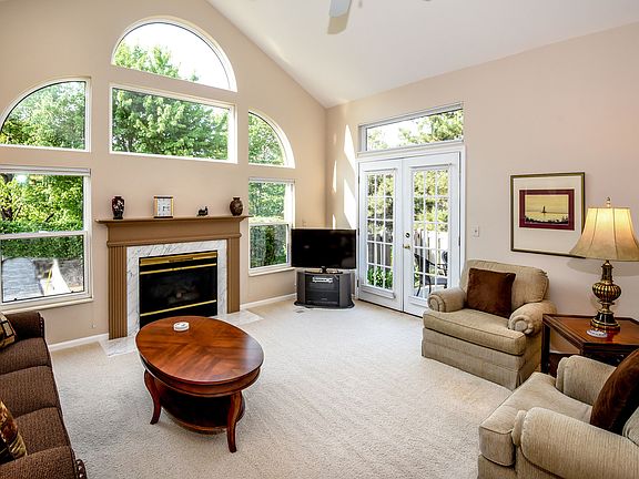 5th image of 179 Canterbury Ct