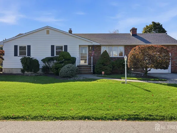 1344 Sioux Rd, North Brunswick, NJ 08902