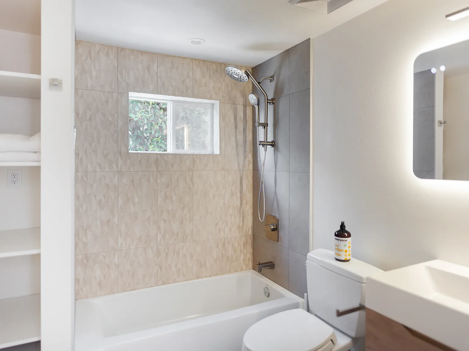 2 bed, 750 sqft, $2,895 — Photo 3