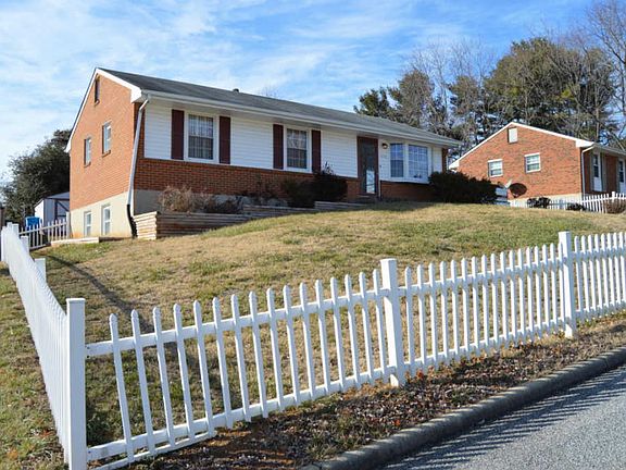 2nd image of 4640 Golfview Dr NE