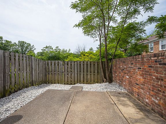 3rd image of 8 Richmond Sq #26