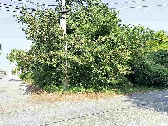 2nd image of 1 Redwood Ave