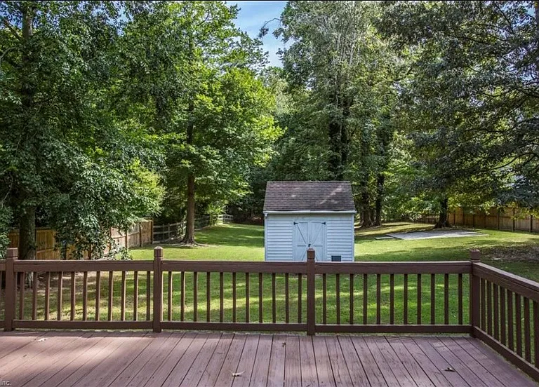 205 Fischer Dr — Photo 24