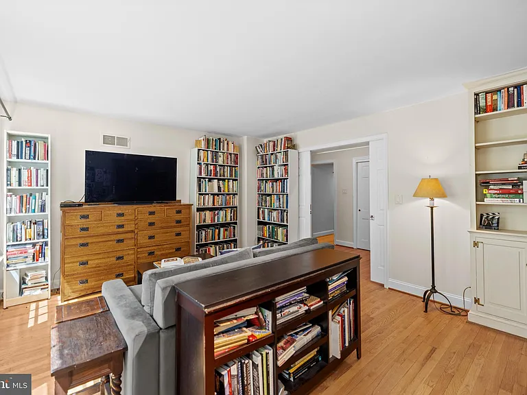 2426 I St NW — Photo 24