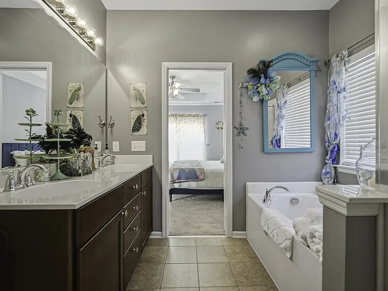 225 Urbano Ln — Photo 28