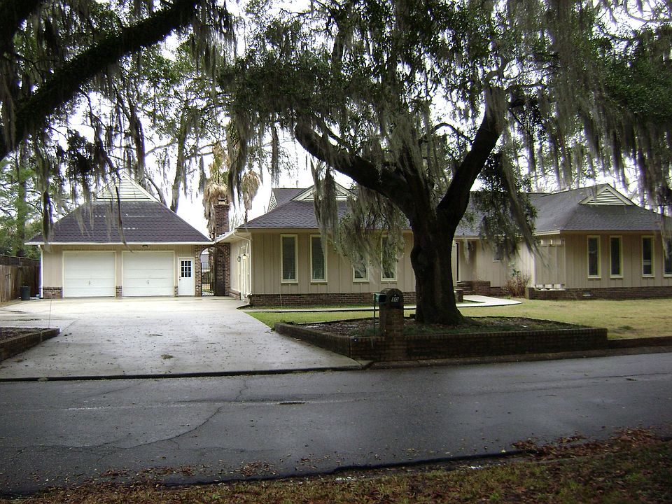 Large driveway and garage