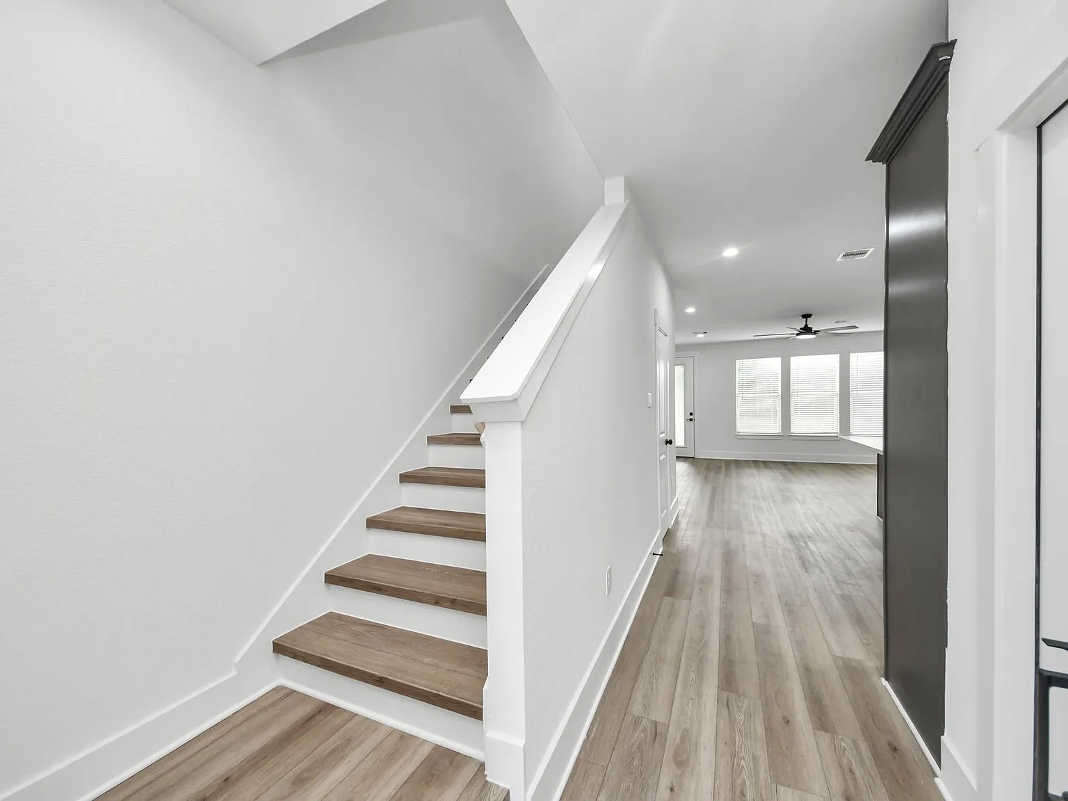 3 bed, 2.5 bath, 1555 sqft, $2,100 — Photo 3