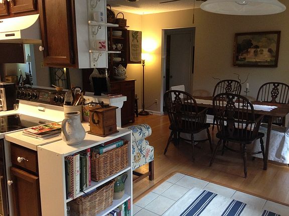 Dining and Greeting
						:
						Large dining area off the kitchen also makes a great welcome area for visitors.