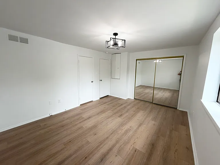 7038 Knighthood Ln — Photo 16