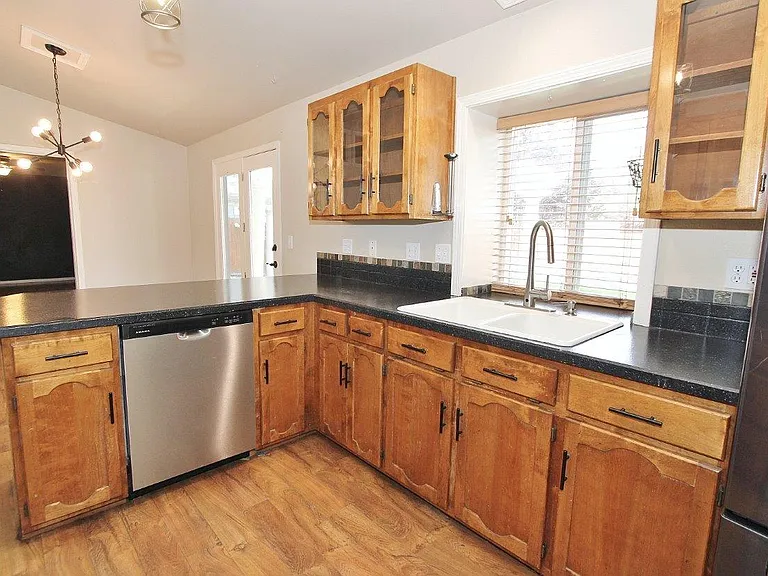 6153 N Portsmouth Ave — Photo 23
