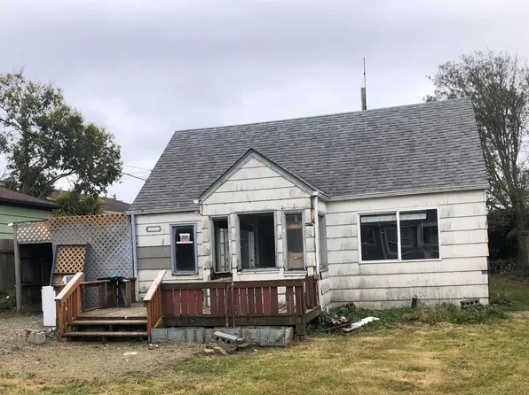 316 NE 2nd St, Newport, OR 97365